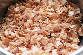 豊かな風味が自慢の国産鰹入り